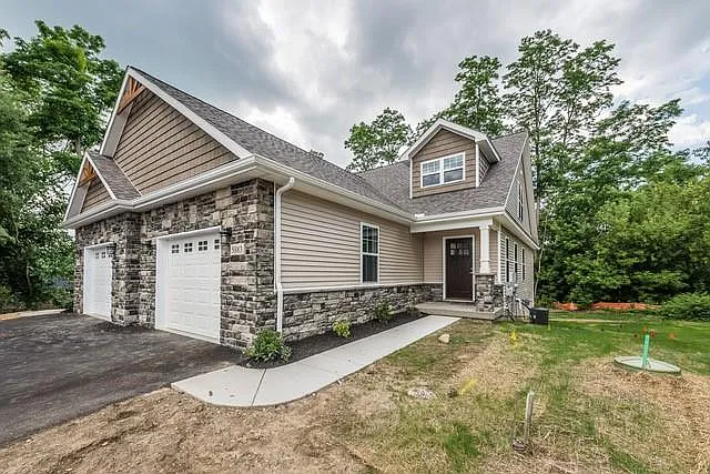 5883 Scenic Bluff Dr — Photo 1