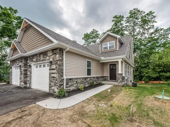 5883 Scenic Bluff Dr, Brighton, MI 48116