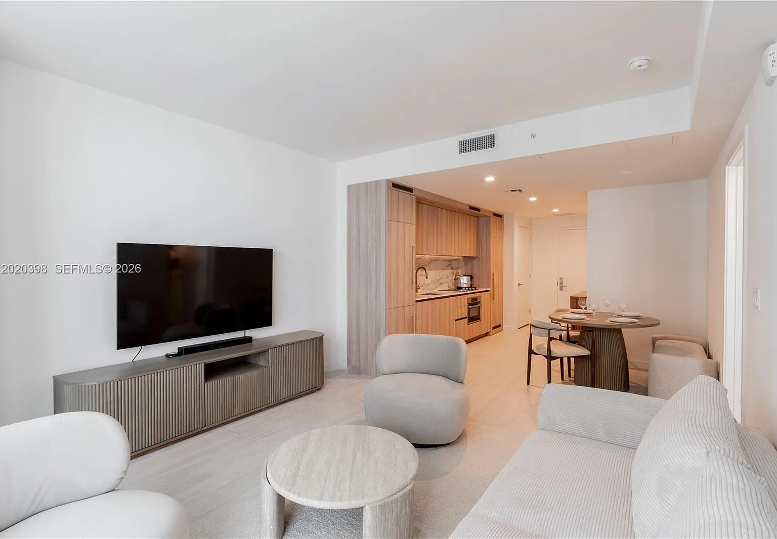 1 bed, 1.0 bath, 862 sqft, $5,250 — Photo 3