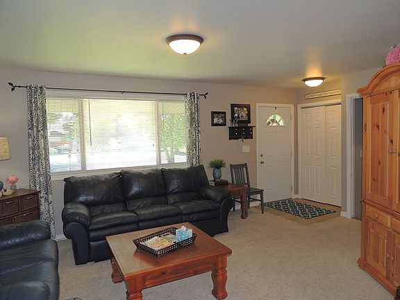 3rd image of 480 N Crimson Dr
