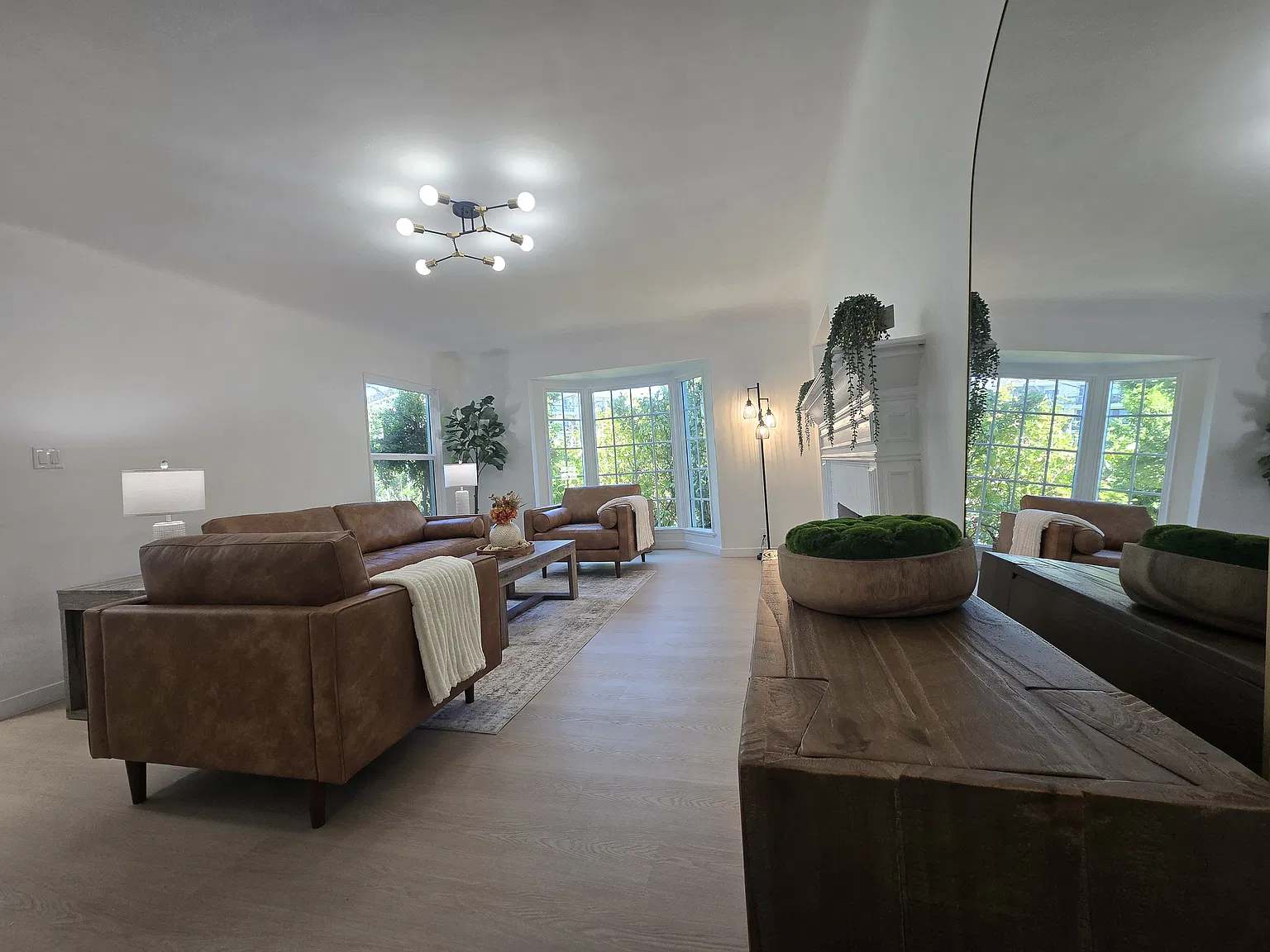 2 bed, 1100 sqft, $5,000 — Photo 3