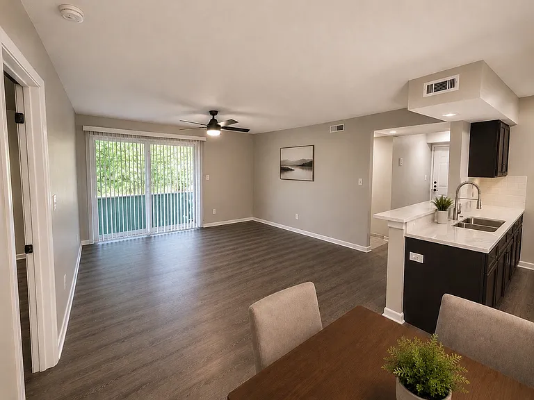 1411 Lake Pointe Way #2 — Photo 3