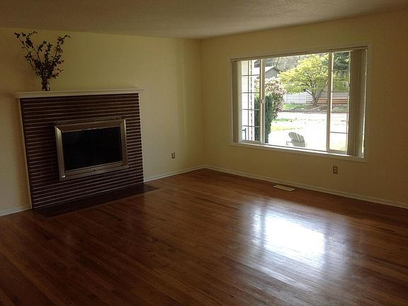 3rd image of 10928 SE 52nd Ave