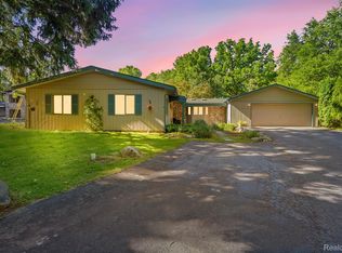 20770 Moxon Dr, Clinton Township, MI 48036