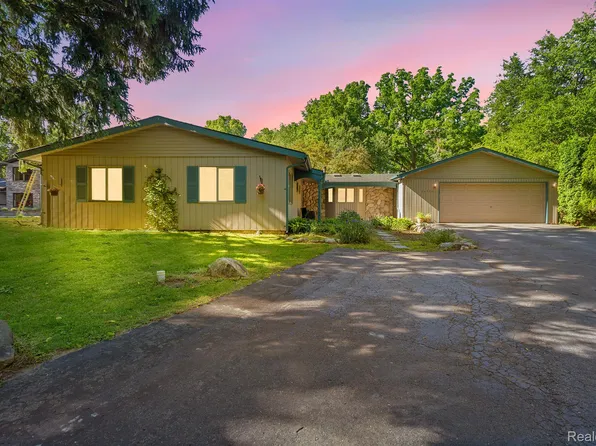 20770 Moxon Dr, Clinton Township, MI 48036