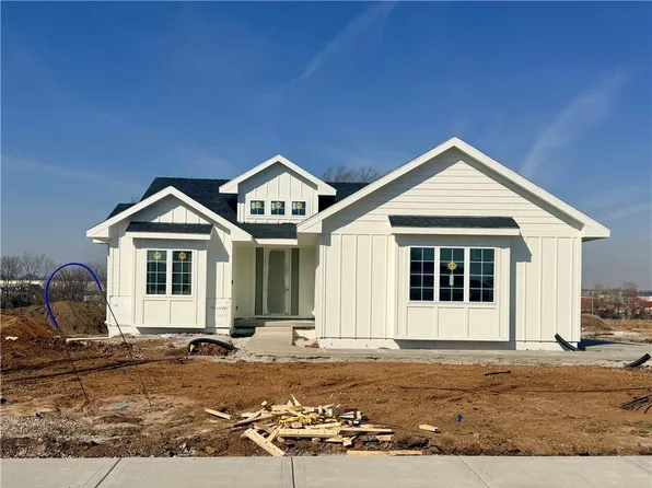 20804 Emerald St, Spring Hill, KS 66083