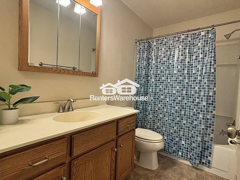 1700 Four Oaks Rd #124 — Photo 17