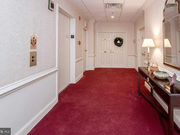 5th image of 10 E Lee St Unit 1203