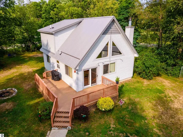 6021 Timberlane Trl, Lake, MI 48632