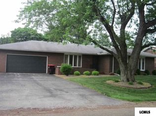1443 E Pine St, Mason City, IL 62664