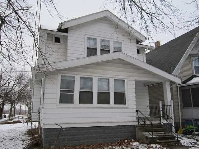 656 Yondota St photo 1