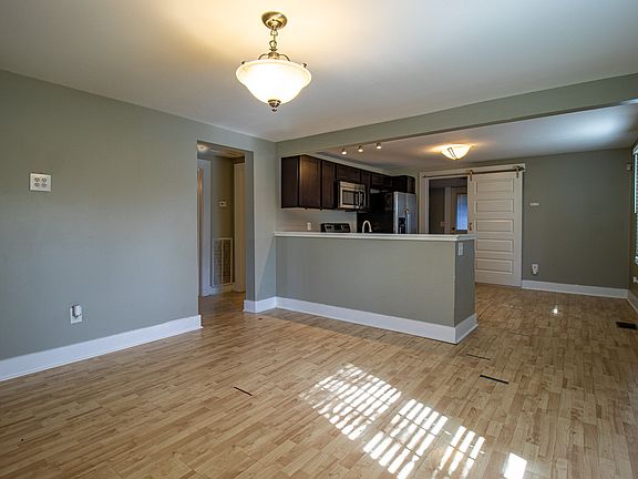 4th image of 861 Idlewild Dr