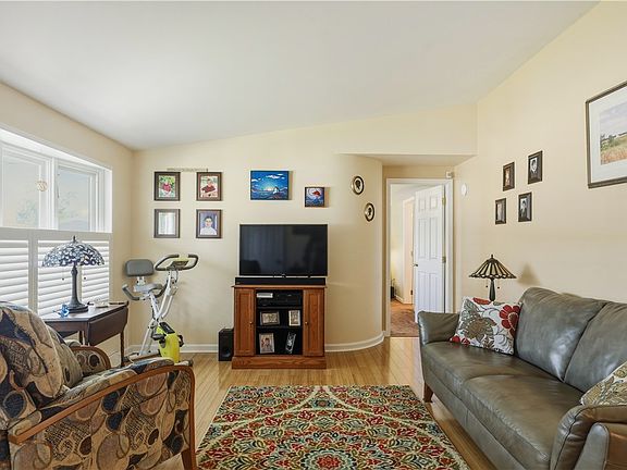 5th image of 136 Rocking Chair Rd