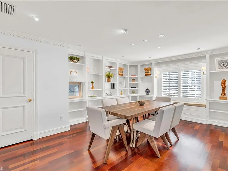 271 Broad Ave S #202 — Photo 4