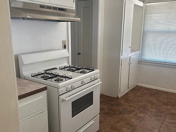5th image of 2526 N Fruit Ave
