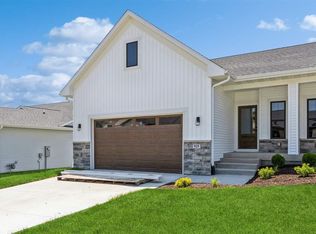 925 Oakland Trl, Solon, IA 52333
