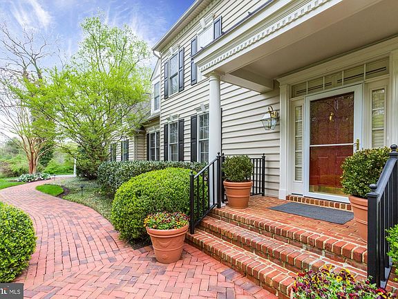 4th image of 621 Brookstone Dr