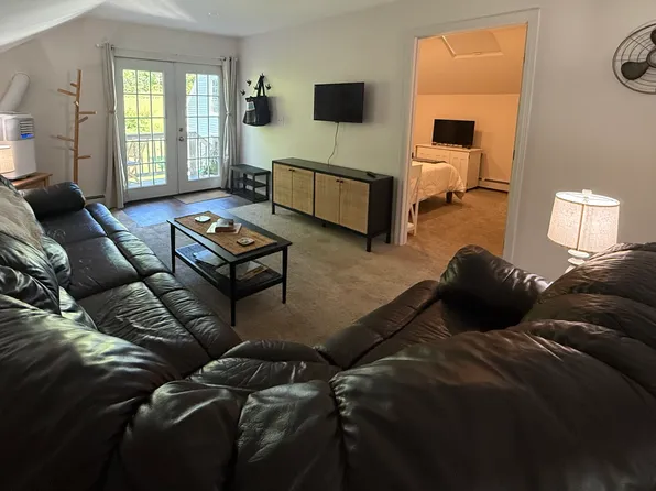 215 Post Rd APT B, Greenland, NH 03840