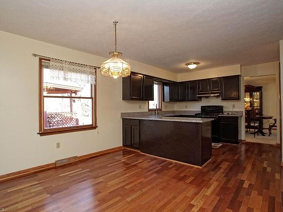 4th image of 364 Quail Run Dr