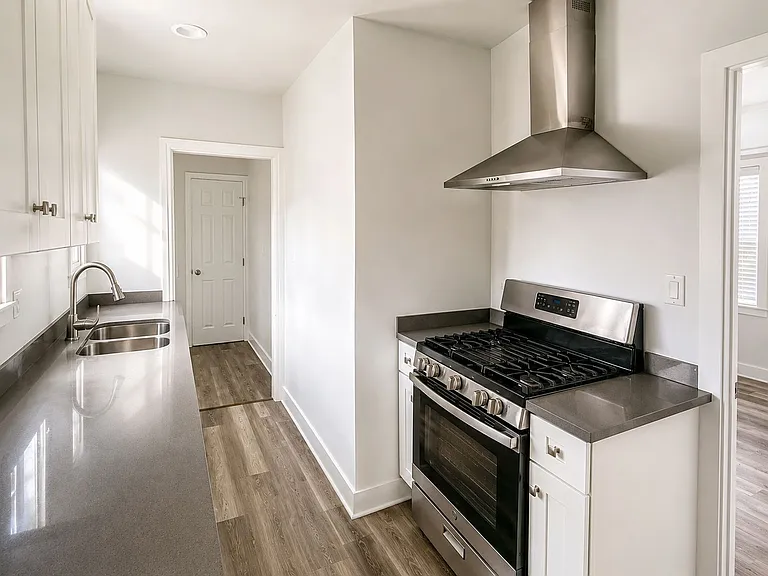 88 S Allen Ave — Photo 3