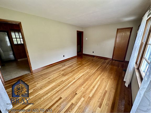 3rd image of 400 Chapman St