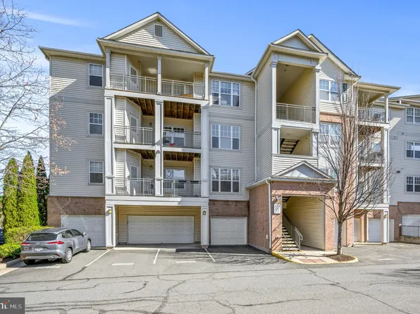 12104 Garden Grove Cir Unit 303, Fairfax, VA 22030