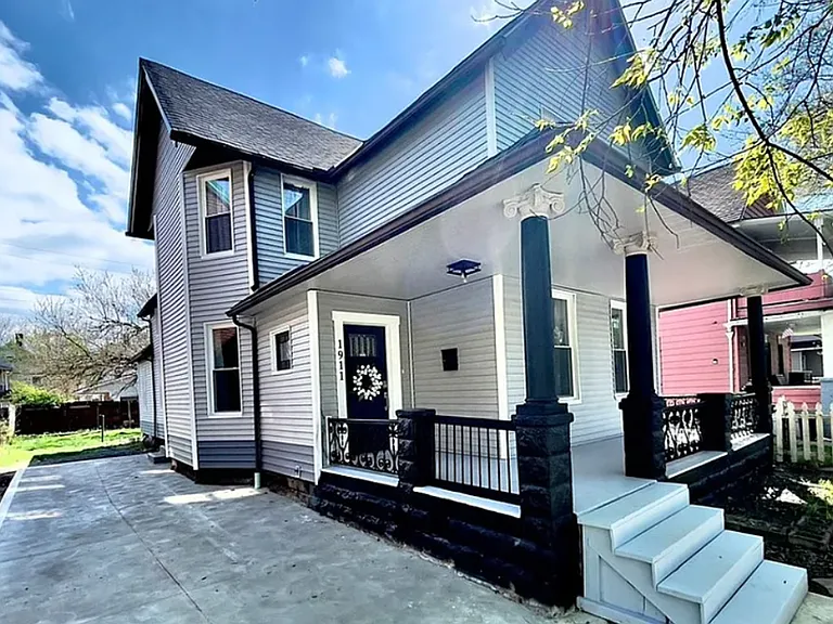 1911 Corning Ave — Photo 1