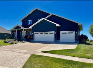 413 Lexington Dr, Clear Lake, IA 50428