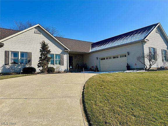 3rd image of 811 Park Village Dr