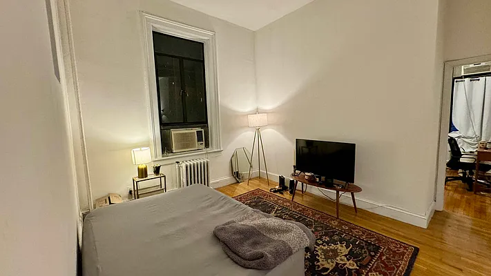 Rented by HOLTON REAL ESTATE INC. | media 28