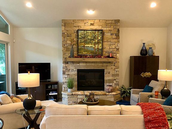 Living Room with gas firepla