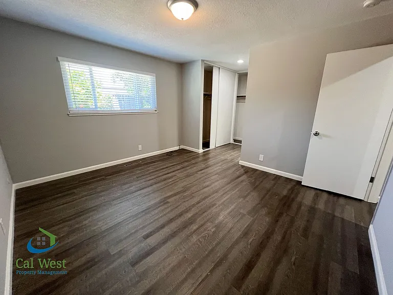 1567 Oriole Ave — Photo 24