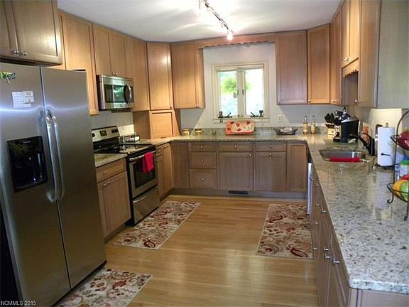 4th image of 521 Cardinal Ln