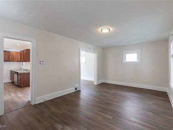 5th image of 12810 Benwood Ave