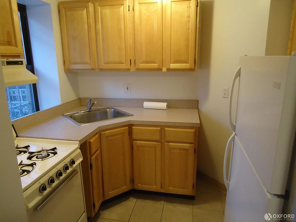 2nd image of 3127 30th St APT 1C