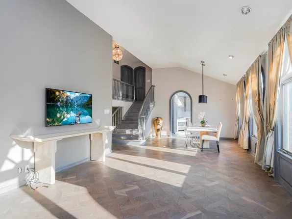 333 Mayfair Drive North image 15 of 34