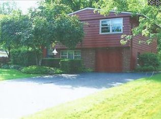 8232 Fairhill Dr NE, Warren, OH
