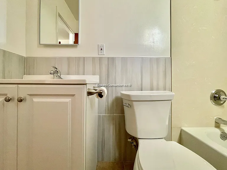 3511 Taraval St #4 — Photo 16