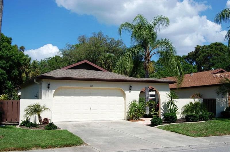 1st image of 667 Linden Dr