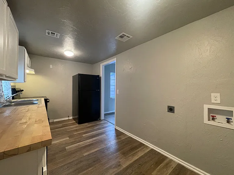 824 NW 45th St — Photo 5