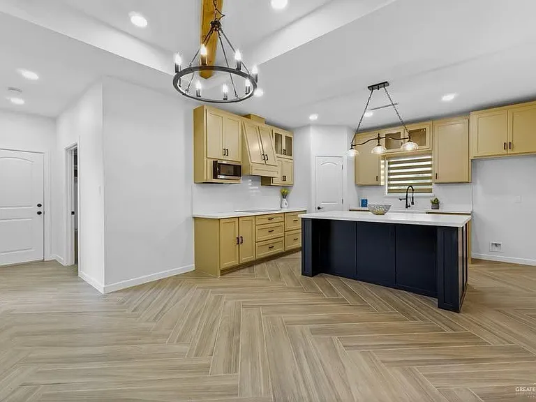 2917 Arboledas Dr — Photo 3