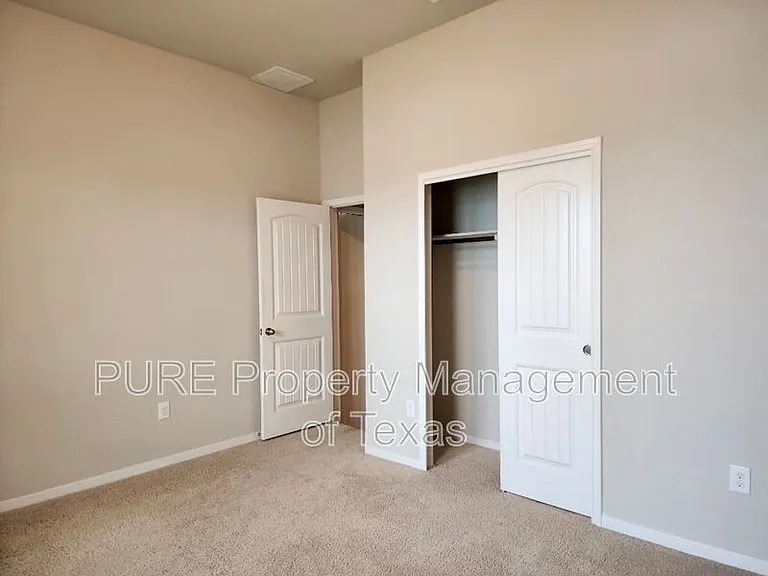 1019 Granbury Cv — Photo 13