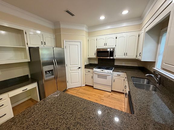 4th image of 135 Muirfield Ln