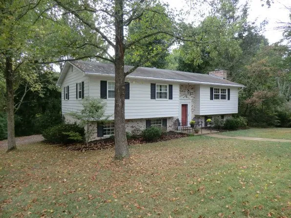 9 Ball Dr, Athens, OH 45701
