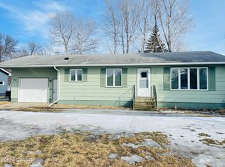 302 9th Ave SE, Devils Lake, ND 58301