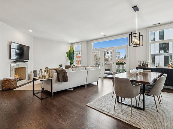 4th image of 711 W Grand Ave #302