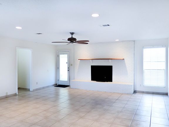 4th image of 1012 Villa Venyce Ct