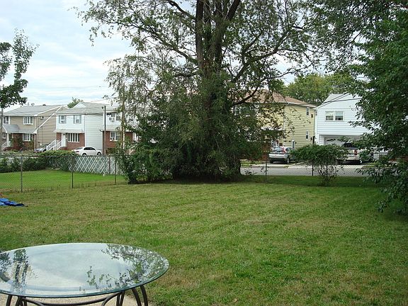 4th image of 20 Allan Dr