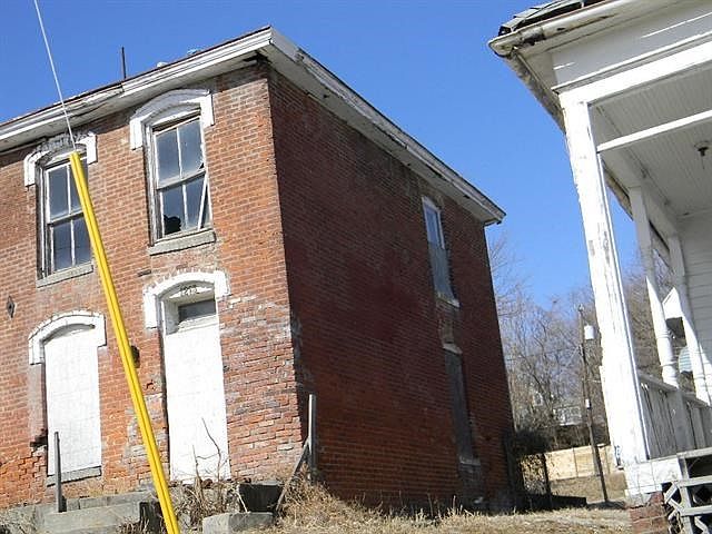 2nd image of 1213 Isadore St