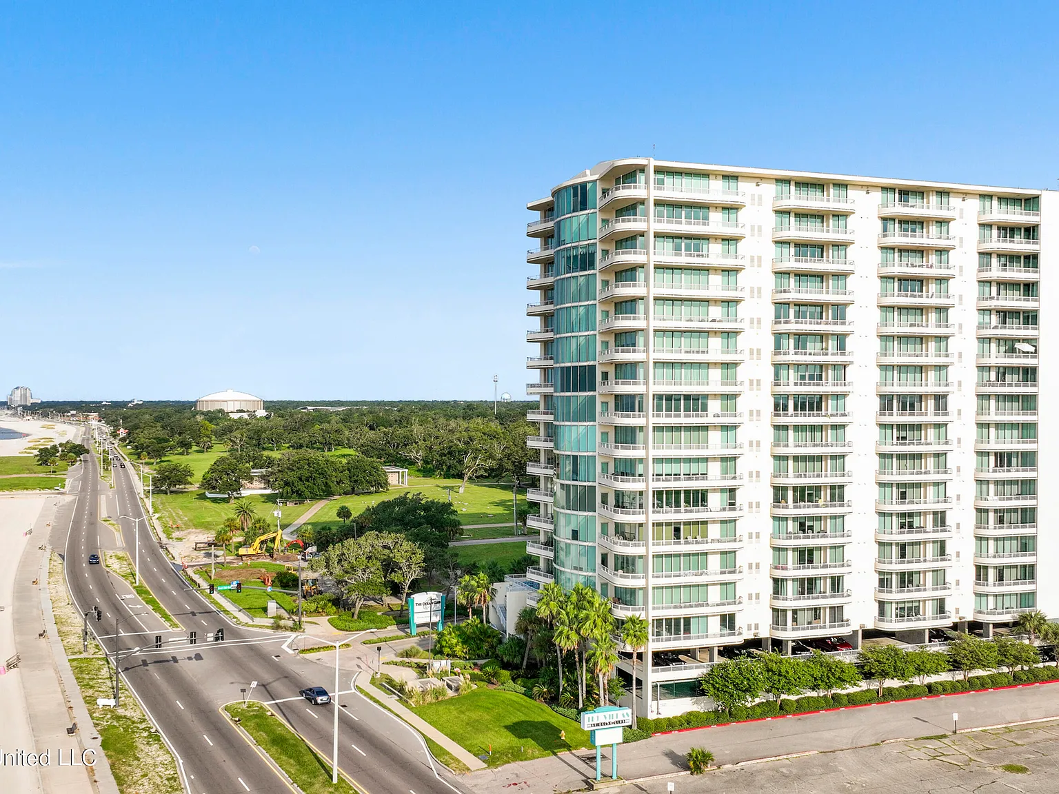 2 bed, 2.0 bath, 1302 sqft, $2,695 — Photo 2